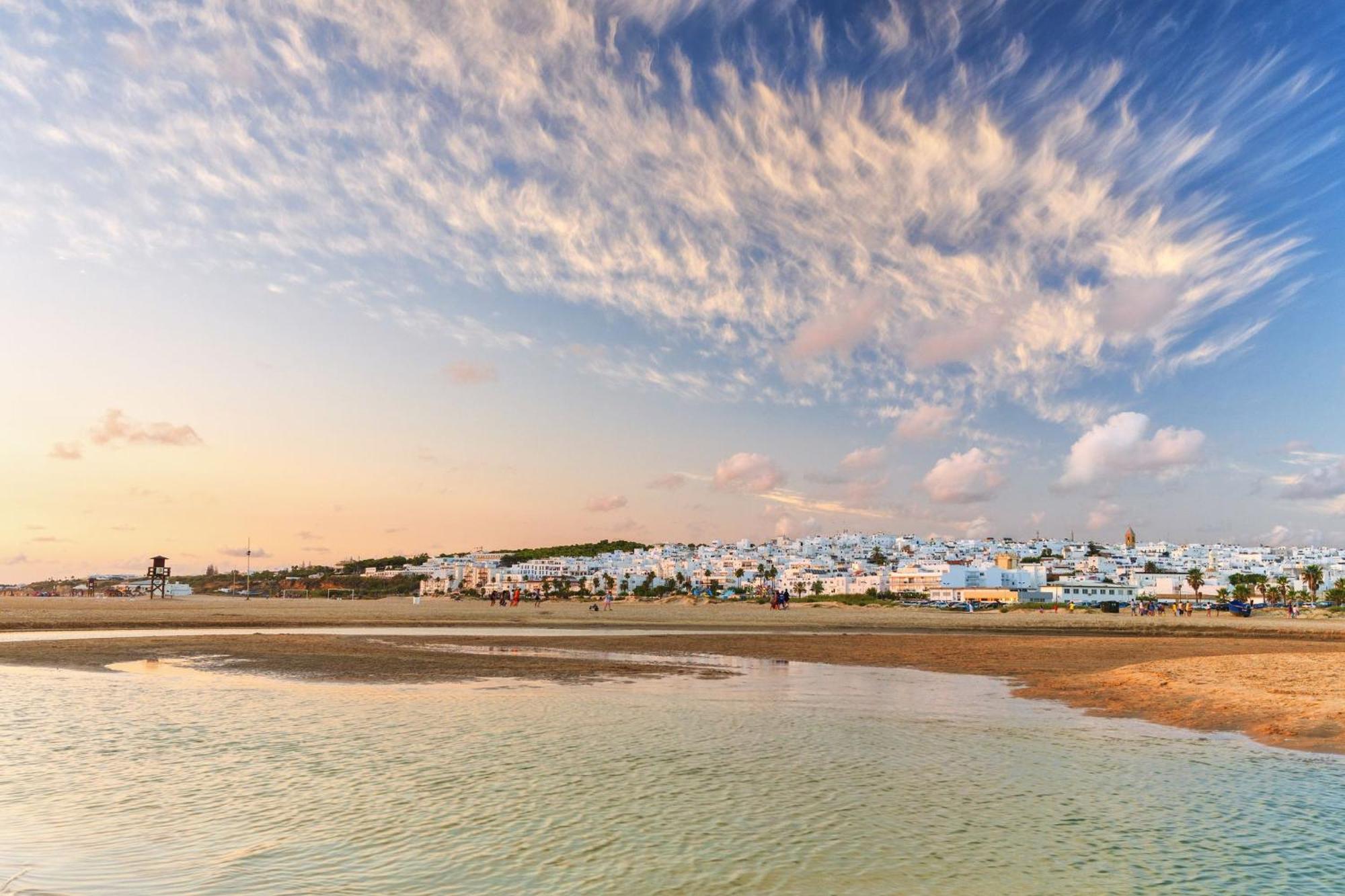 Surf House Playa Hotel Conil De La Frontera Bagian luar foto